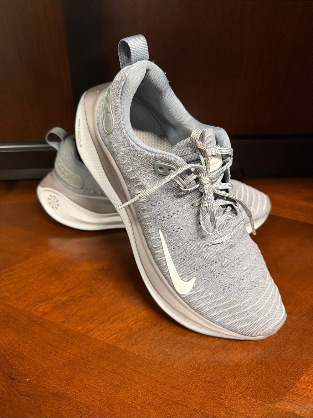 Nike men’s Light Grey Knit Running Shoes with White Swoosh